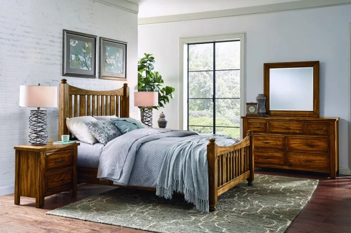 Vaughan-Bassett Maple Road 4-Piece Slat Poster Bedroom Set in Antique Amish